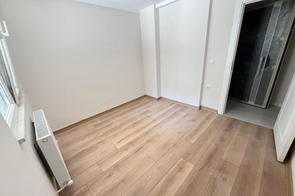 KÜÇÜKYALI'DA 0 BİNADA K.OTOPARKLI BAHÇE KULLANIMLI 2+1