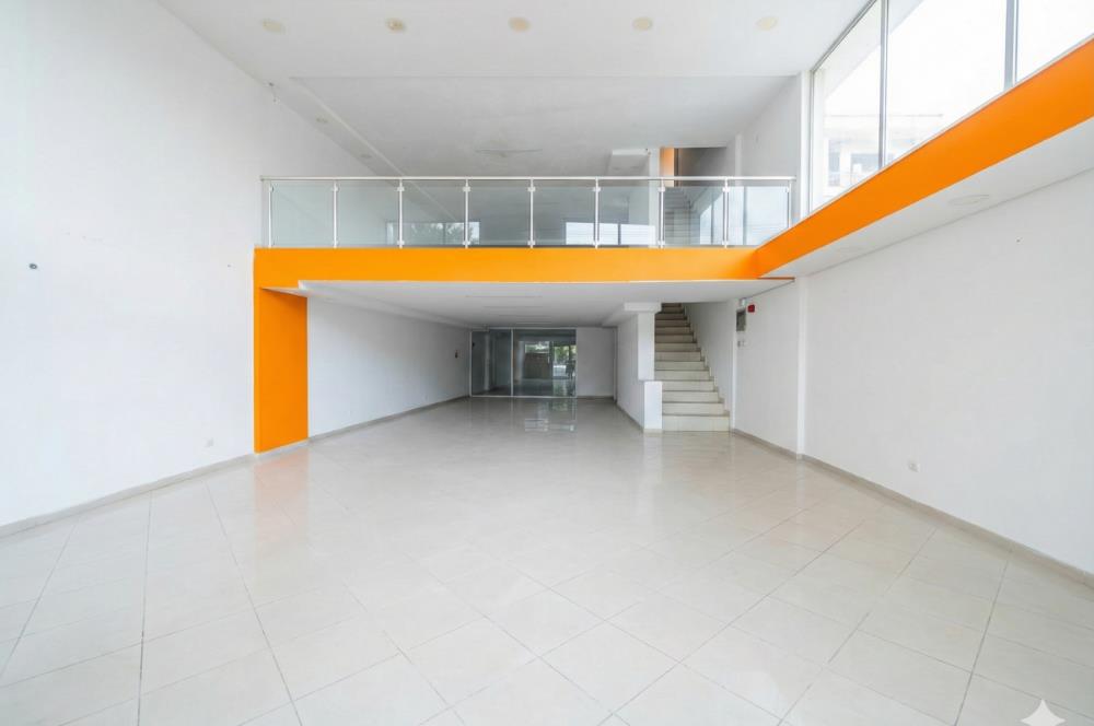 Tramvaya Cephe Yaya Trafiği Çok Yüksek Komple Satılık Plaza