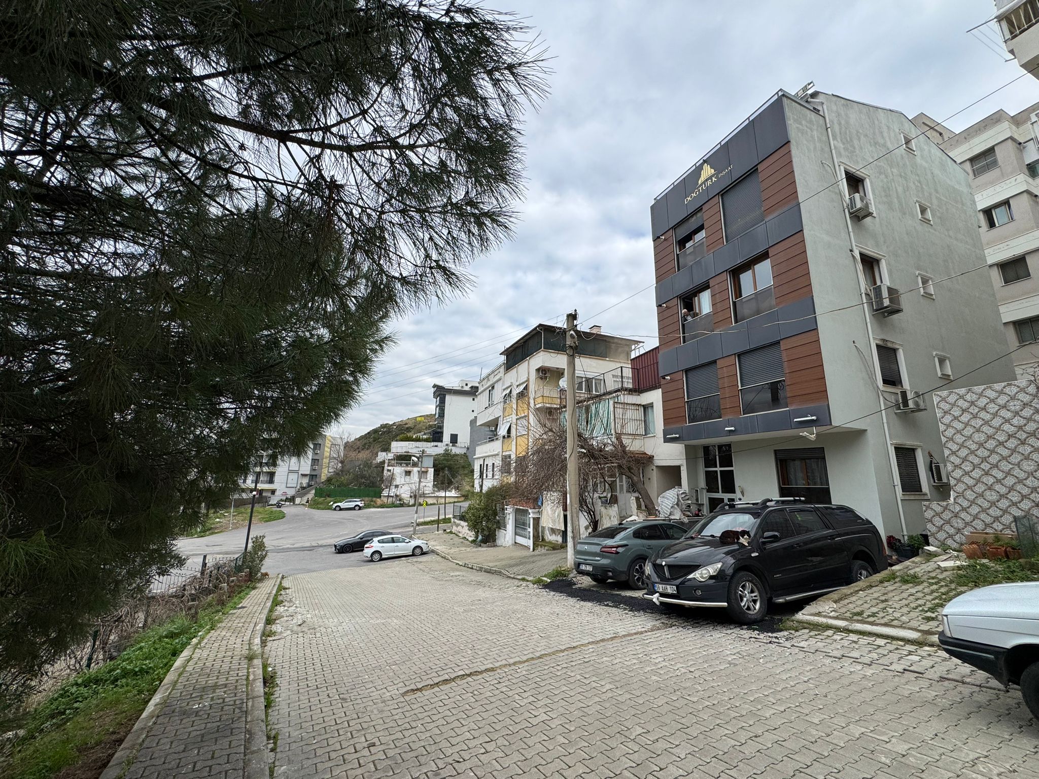 Balçova Çetin Emeç Mah. 1+1 Satılık Daire