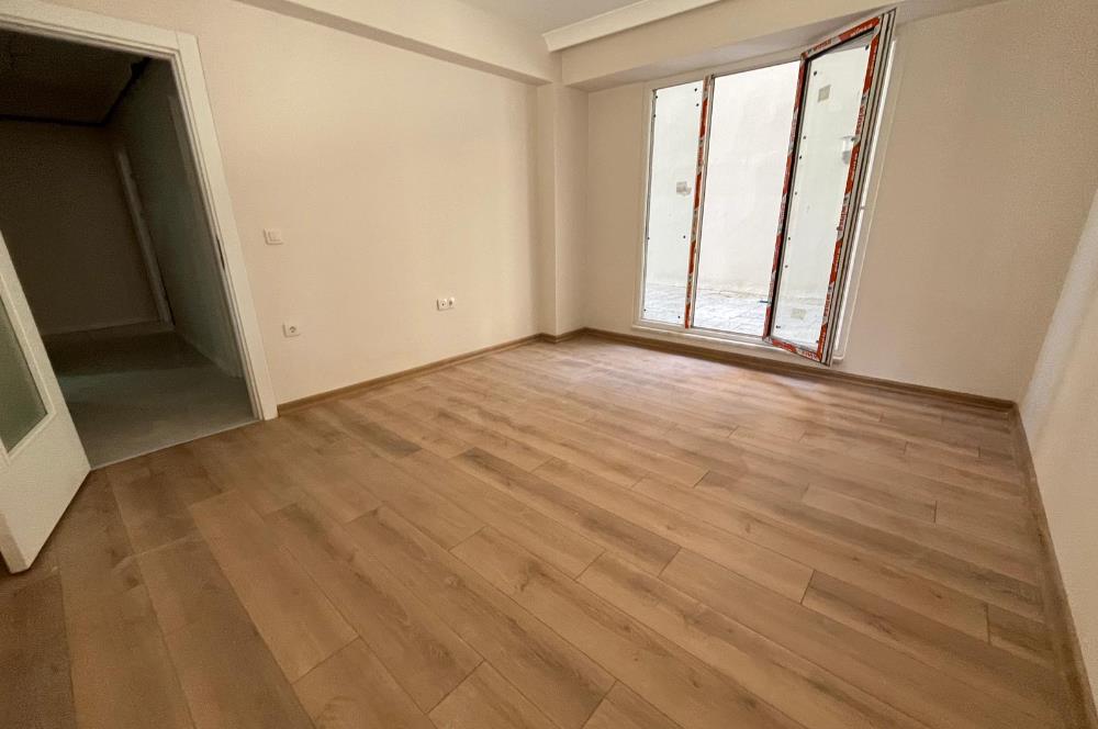 KÜÇÜKYALI'DA 0 BİNADA K.OTOPARKLI BAHÇE KULLANIMLI 2+1