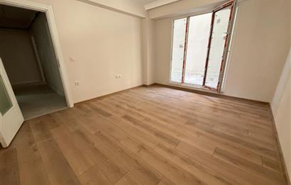 KÜÇÜKYALI'DA 0 BİNADA K.OTOPARKLI BAHÇE KULLANIMLI 2+1