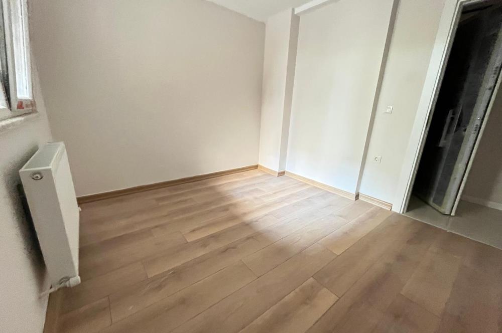 KÜÇÜKYALI'DA 0 BİNADA K.OTOPARKLI BAHÇE KULLANIMLI 2+1