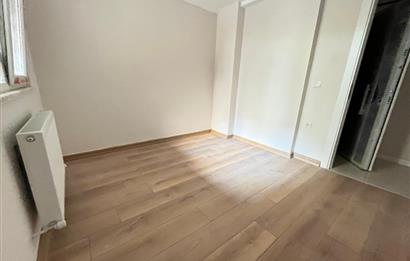 KÜÇÜKYALI'DA 0 BİNADA K.OTOPARKLI BAHÇE KULLANIMLI 2+1