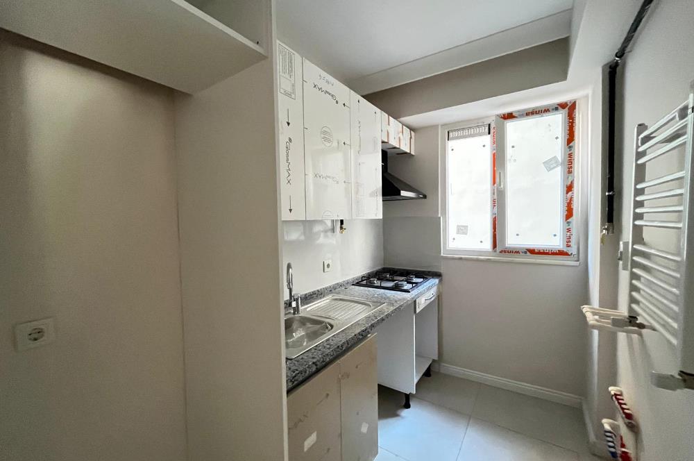 KÜÇÜKYALI'DA 0 BİNADA K.OTOPARKLI BAHÇE KULLANIMLI 2+1