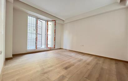 KÜÇÜKYALI'DA 0 BİNADA K.OTOPARKLI BAHÇE KULLANIMLI 2+1