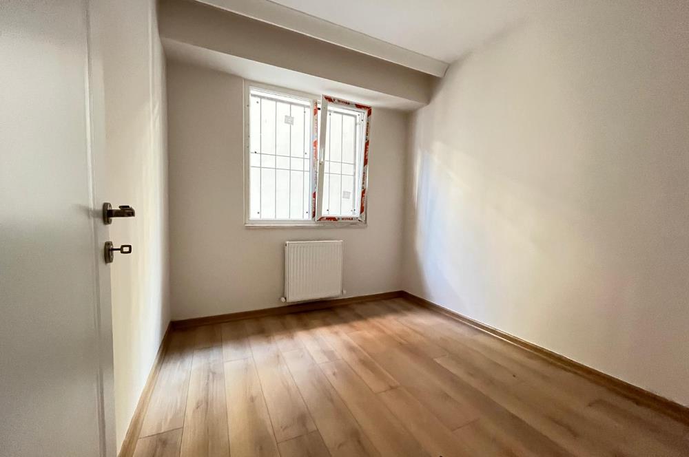 KÜÇÜKYALI'DA 0 BİNADA K.OTOPARKLI BAHÇE KULLANIMLI 2+1