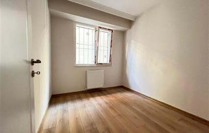 KÜÇÜKYALI'DA 0 BİNADA K.OTOPARKLI BAHÇE KULLANIMLI 2+1