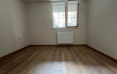 KÜÇÜKYALI'DA 0 BİNADA K.OTOPARKLI BAHÇE KULLANIMLI 2+1