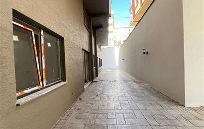 KÜÇÜKYALI'DA 0 BİNADA K.OTOPARKLI BAHÇE KULLANIMLI 2+1