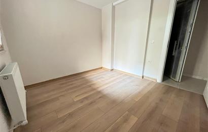 KÜÇÜKYALI'DA 0 BİNADA K.OTOPARKLI BAHÇE KULLANIMLI 2+1