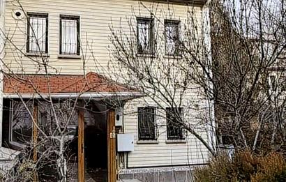 ÇAYYOLU'NUN EN MERKEZİ KONUMUNDA KİRALIK KÖŞE TRİPLEKS VİLLA