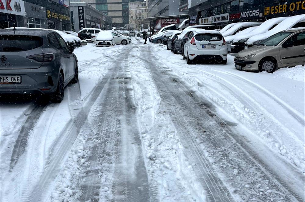 İSTOÇ'TA MERKEZİ LOKASYONDA GENİŞ SATILIK GALERİ