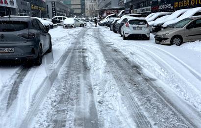 İSTOÇ'TA MERKEZİ LOKASYONDA GENİŞ SATILIK GALERİ
