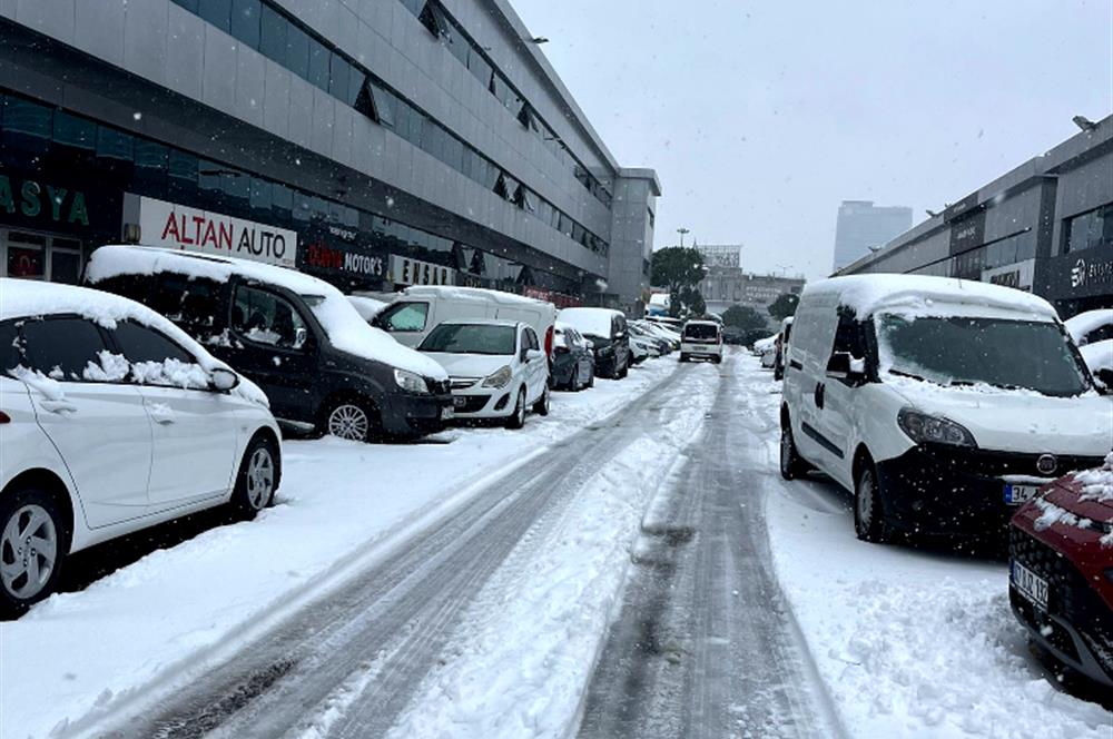 İSTOÇ'TA MERKEZİ LOKASYONDA GENİŞ SATILIK GALERİ