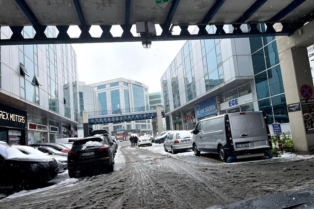 İSTOÇ'TA MERKEZİ LOKASYONDA GENİŞ SATILIK GALERİ