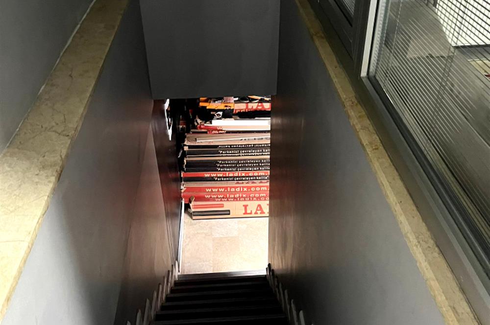 İSTOÇ'TA MERKEZİ LOKASYONDA GENİŞ SATILIK GALERİ