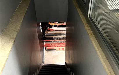 İSTOÇ'TA MERKEZİ LOKASYONDA GENİŞ SATILIK GALERİ