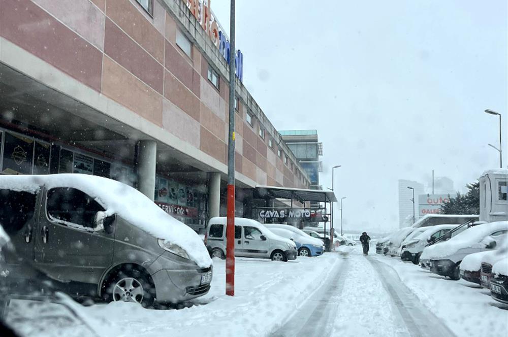 İSTOÇ'TA MERKEZİ LOKASYONDA GENİŞ SATILIK GALERİ