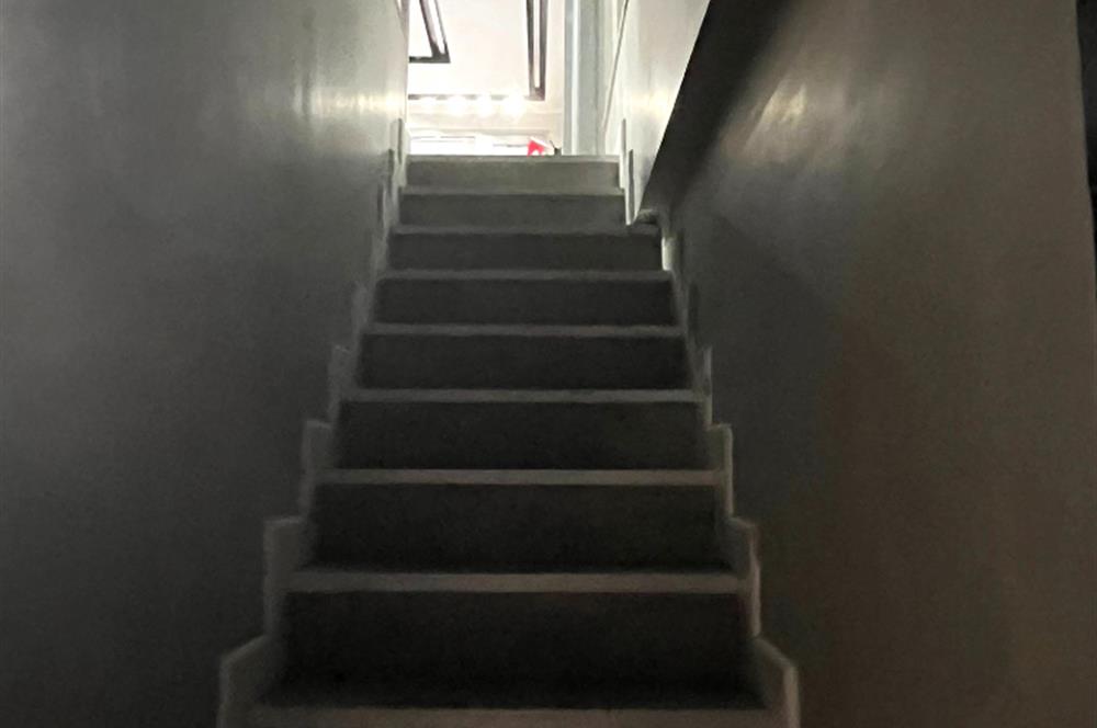 İSTOÇ'TA MERKEZİ LOKASYONDA GENİŞ SATILIK GALERİ