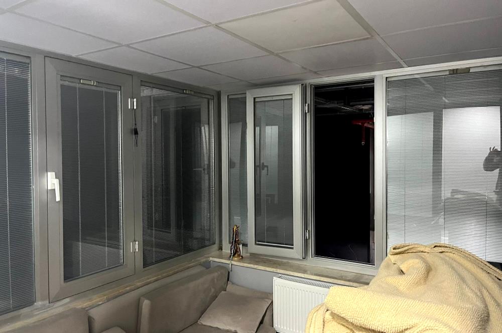 İSTOÇ'TA MERKEZİ LOKASYONDA GENİŞ SATILIK GALERİ