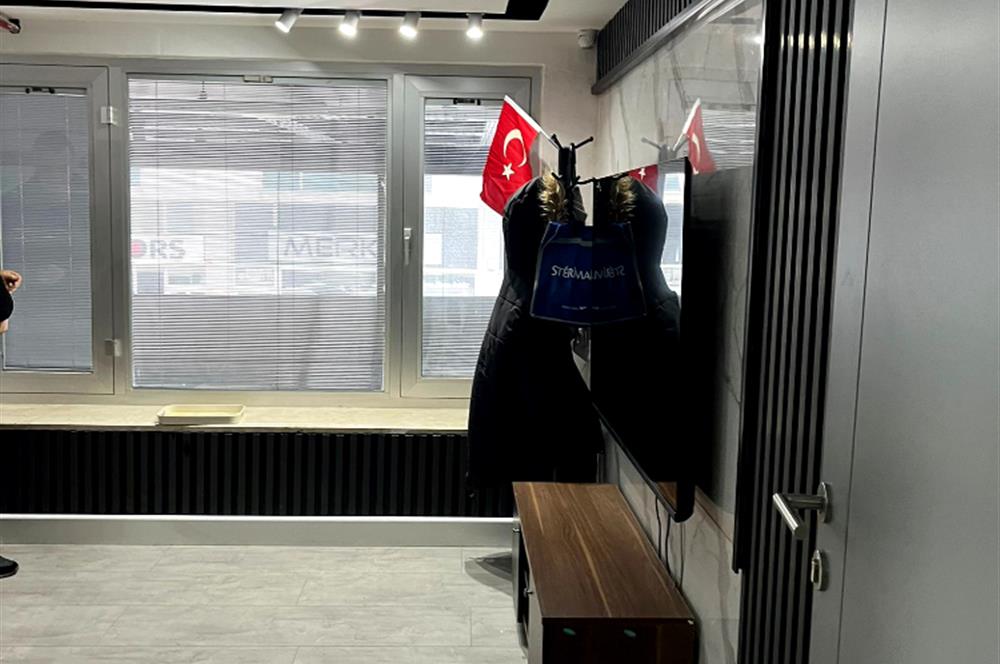 İSTOÇ'TA MERKEZİ LOKASYONDA GENİŞ SATILIK GALERİ