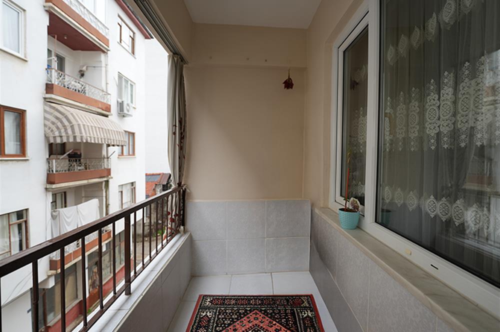 Cumartesi Pazarı Civarı Merkezi Konum Satılık 3+1 Ara kat Daire