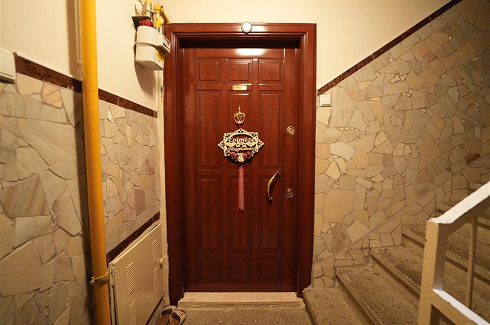 Cumartesi Pazarı Civarı Merkezi Konum Satılık 3+1 Ara kat Daire