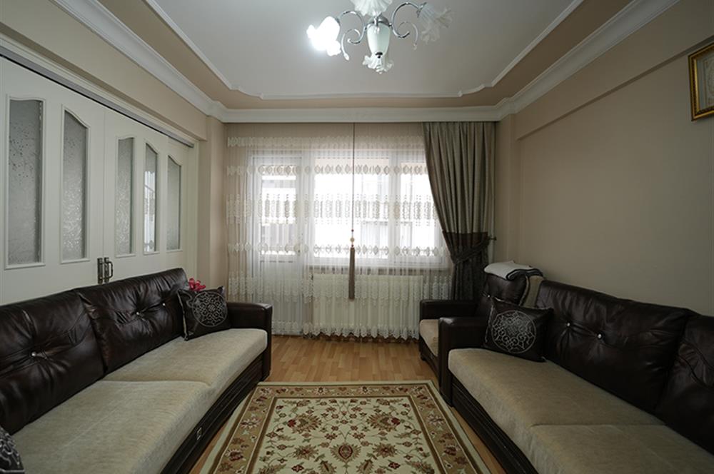 Cumartesi Pazarı Civarı Merkezi Konum Satılık 3+1 Ara kat Daire