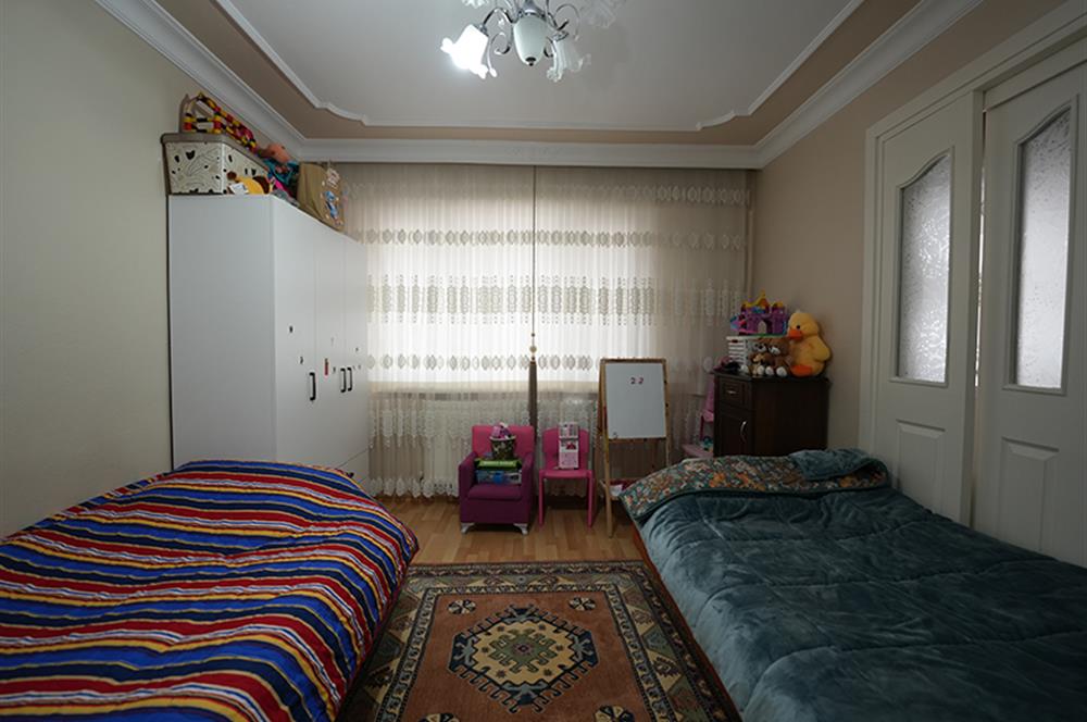 Cumartesi Pazarı Civarı Merkezi Konum Satılık 3+1 Ara kat Daire