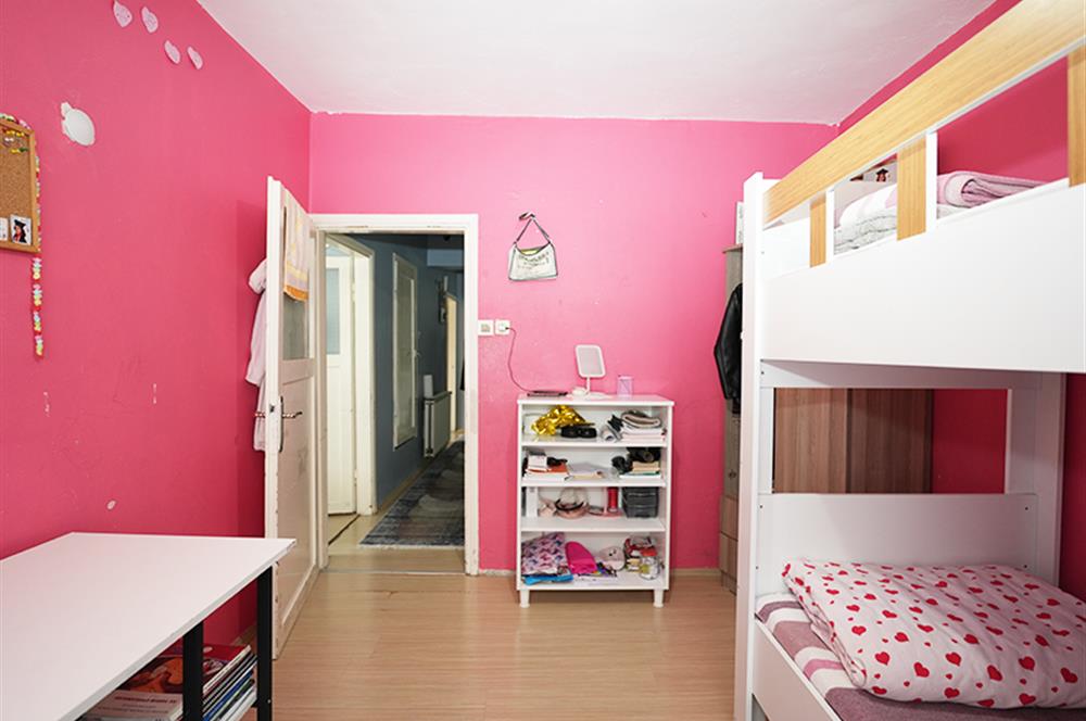 Halitpaşada Sahile Yürüme Mesafesinde 3+1 Satılık Daire