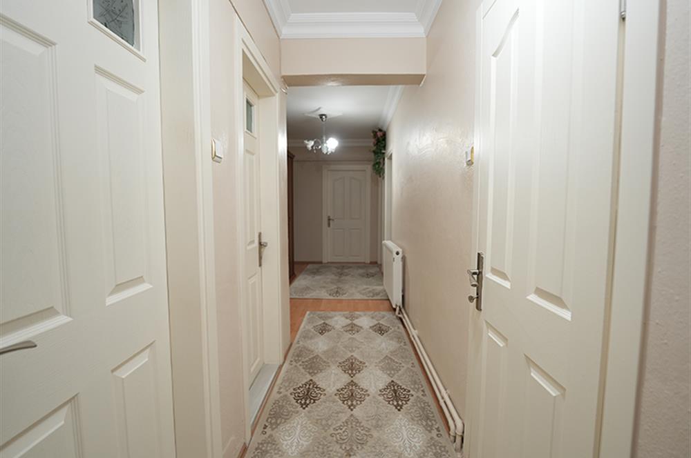 Cumartesi Pazarı Civarı Merkezi Konum Satılık 3+1 Ara kat Daire