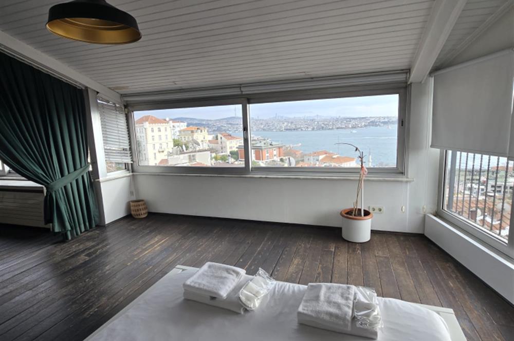 Gümüşsuyunda Muhteşem Deniz Manzaralı 180 m2 kiralık Penthouse