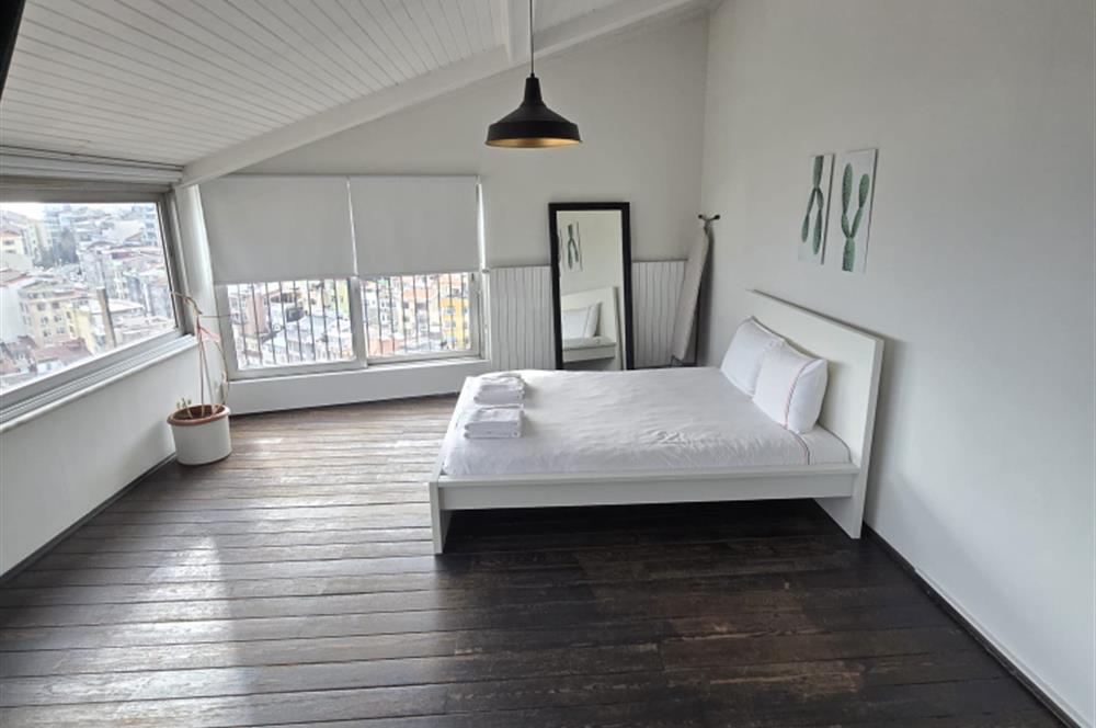 Gümüşsuyunda Muhteşem Deniz Manzaralı 180 m2 kiralık Penthouse