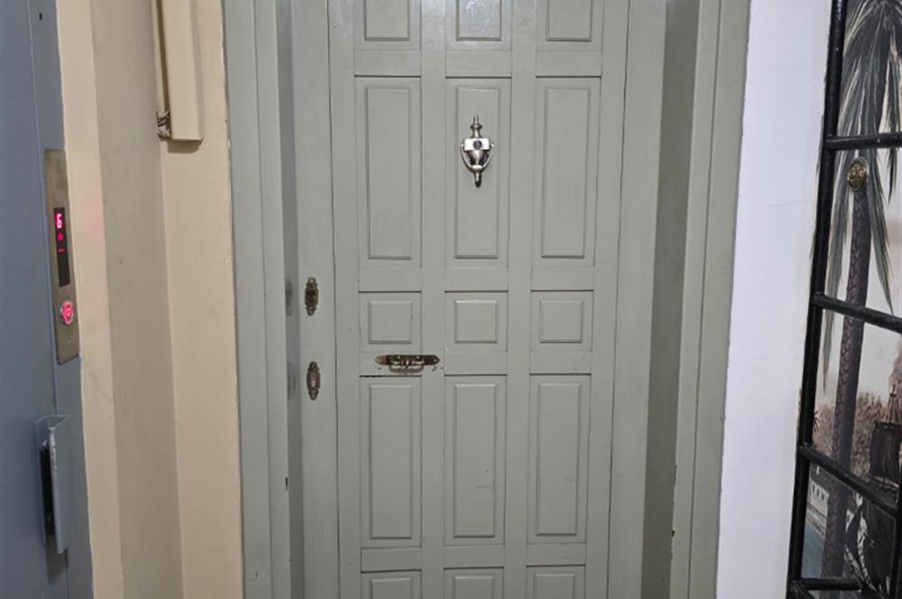 Gümüşsuyunda Muhteşem Deniz Manzaralı 180 m2 kiralık Penthouse