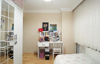 Cumartesi Pazarı Civarı Merkezi Konum Satılık 3+1 Ara kat Daire