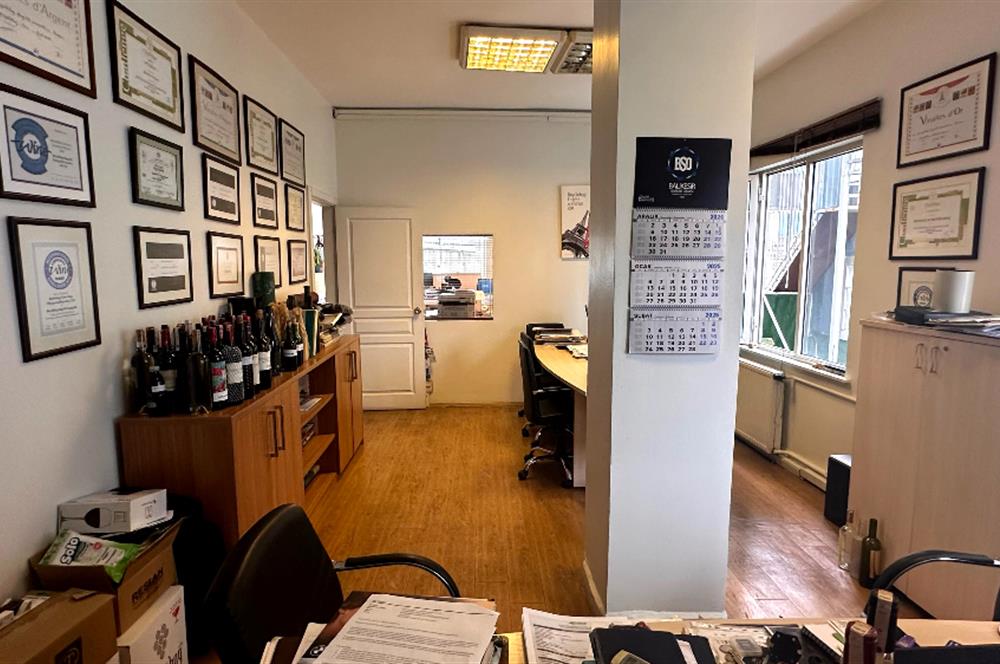 Kadıköy Hasanpaşa'da E5 Cepheli Tabela Değeri Yüksek Dükkan