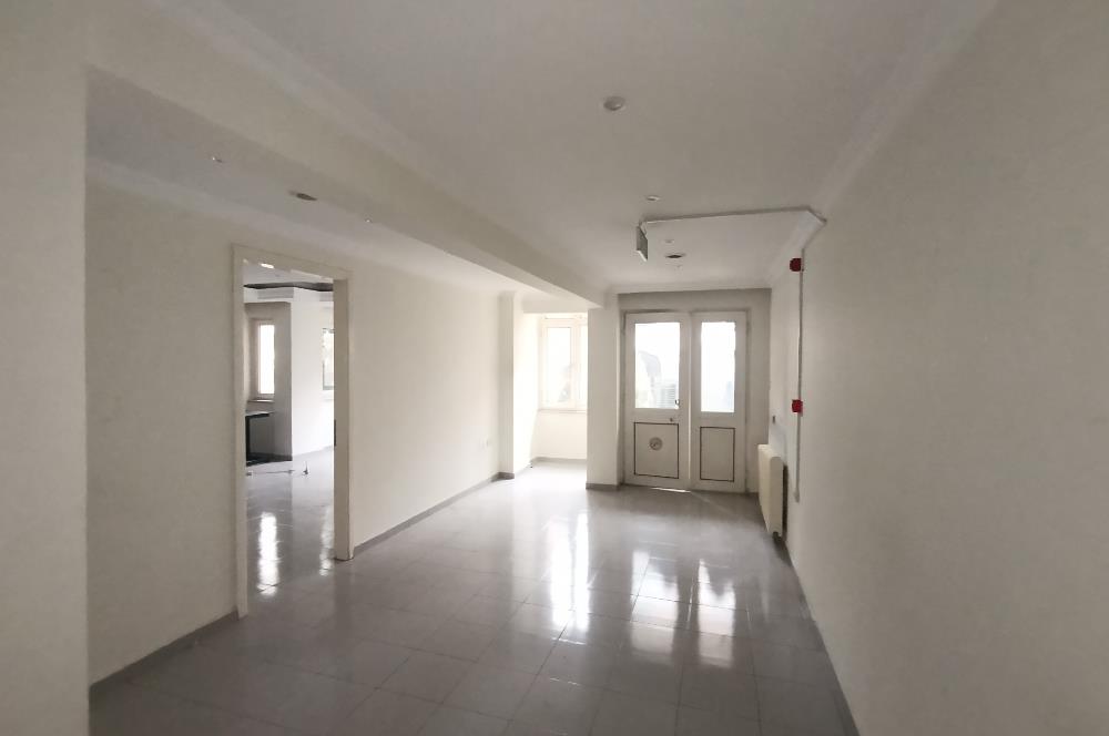 C21 LOFT'TAN SALTAK CADDESİNDE KİRALIK OFİS.