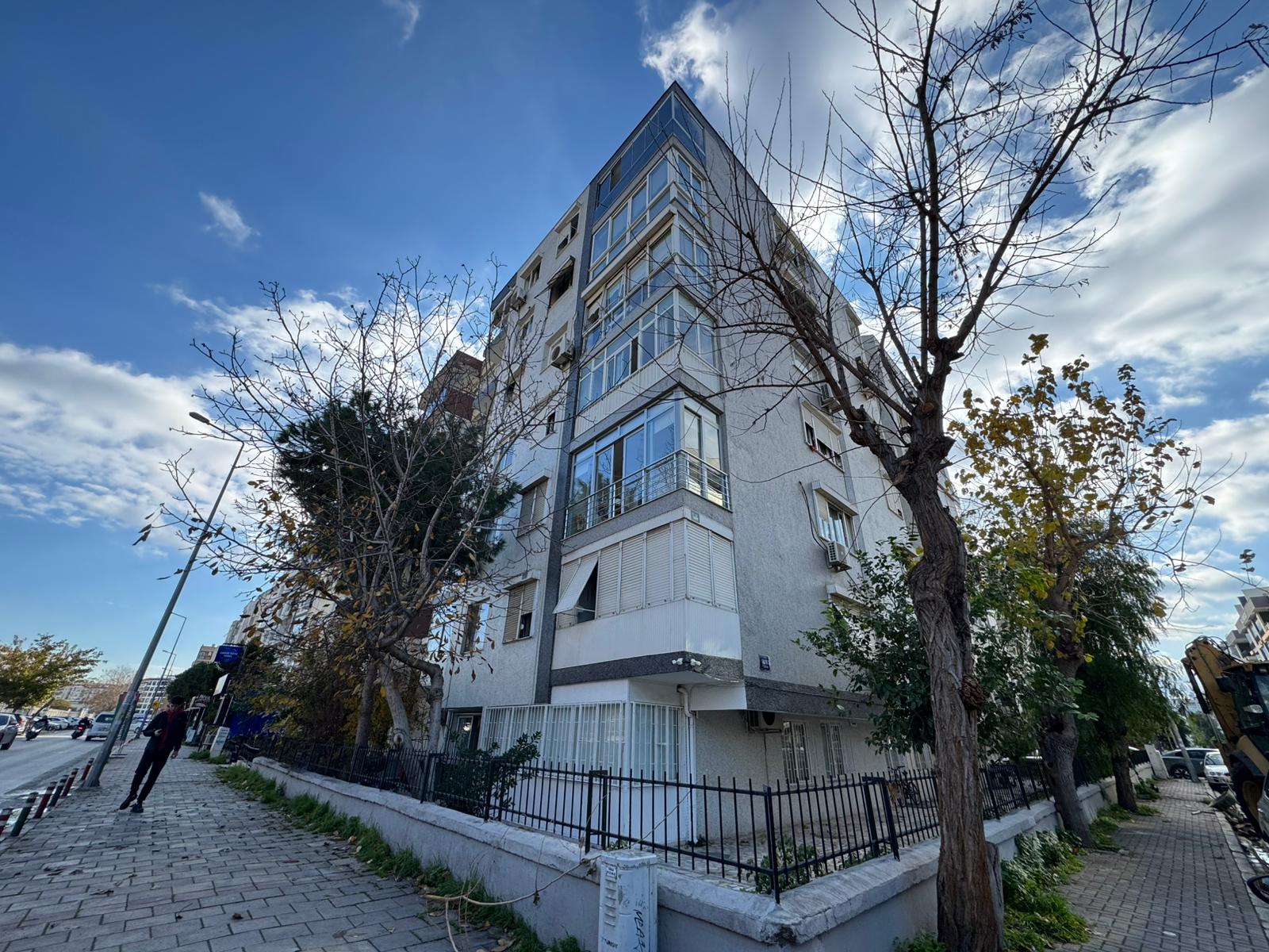 Bostanlının Kalbinde Önü açık,Köşe Konum 2+1 Satılık Daire 