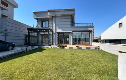 Uskumruköy'de Site İçinde, Şerefiyesi Yüksek, 4+2 Kiralık Villa