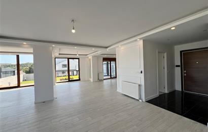 Uskumruköy'de Site İçinde, Şerefiyesi Yüksek, 4+2 Kiralık Villa