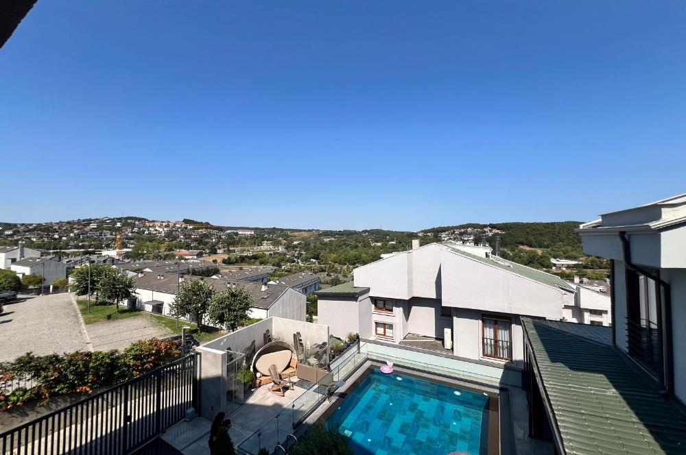 Uskumruköy'de Site İçinde, Şerefiyesi Yüksek, 4+2 Kiralık Villa