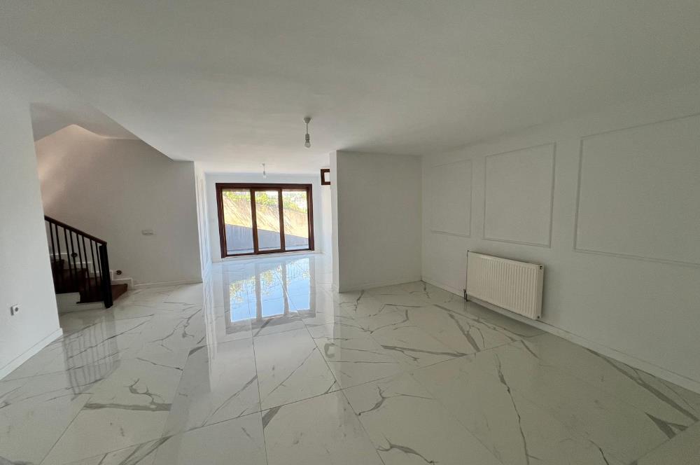 Uskumruköy'de Site İçinde, Şerefiyesi Yüksek, 4+2 Kiralık Villa