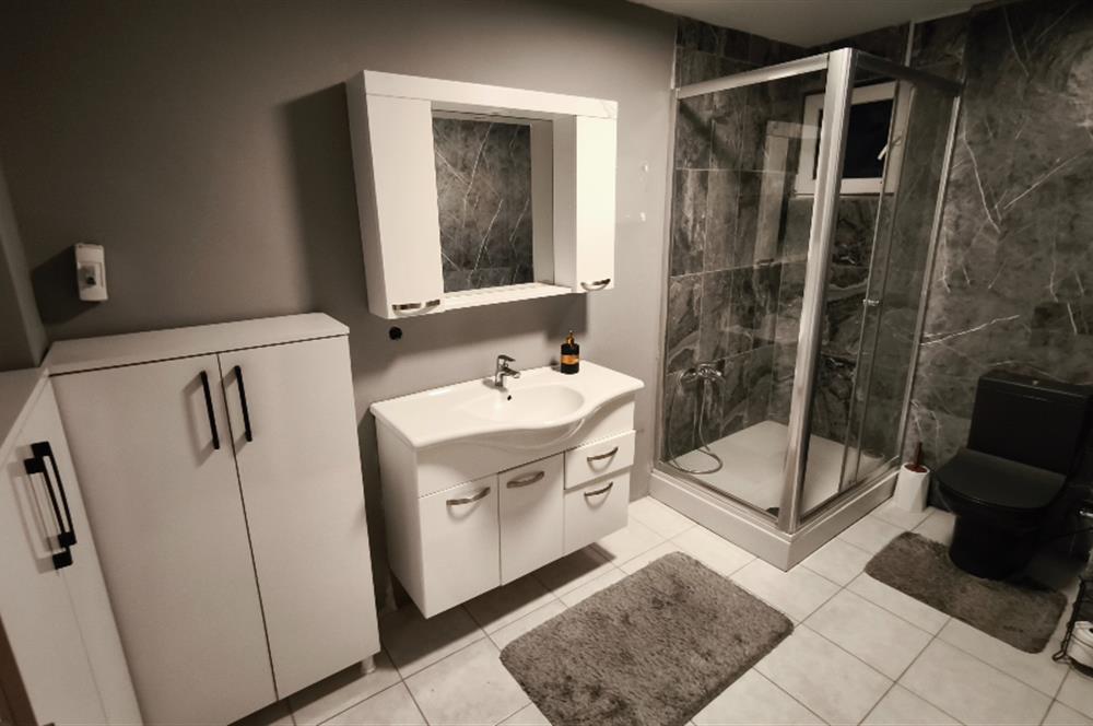 Caddebostan Bağdat Caddesi Üzerinde Kiralık Bakımlı 4+1 Hem Konut Hem İşyeri