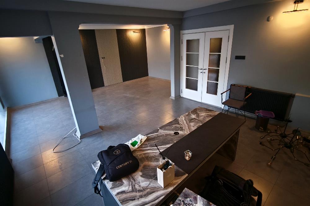 Caddebostan Bağdat Caddesi Üzerinde Kiralık Bakımlı 4+1 Hem Konut Hem İşyeri