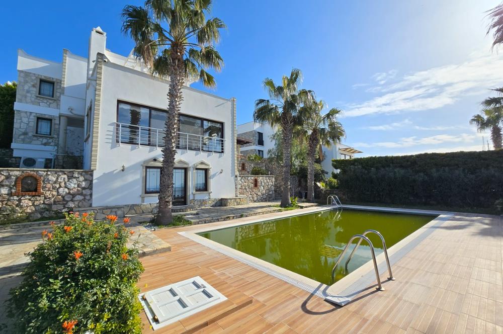 BODRUM YALIKAVAK SEBA PRESTİJ SİTESİNDE DENİZ MANZARALI LÜKS VİLLA