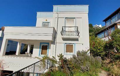 Bodrum-Adabükü özel plajlı,deniz manzaralı satılık üst dubleks daire