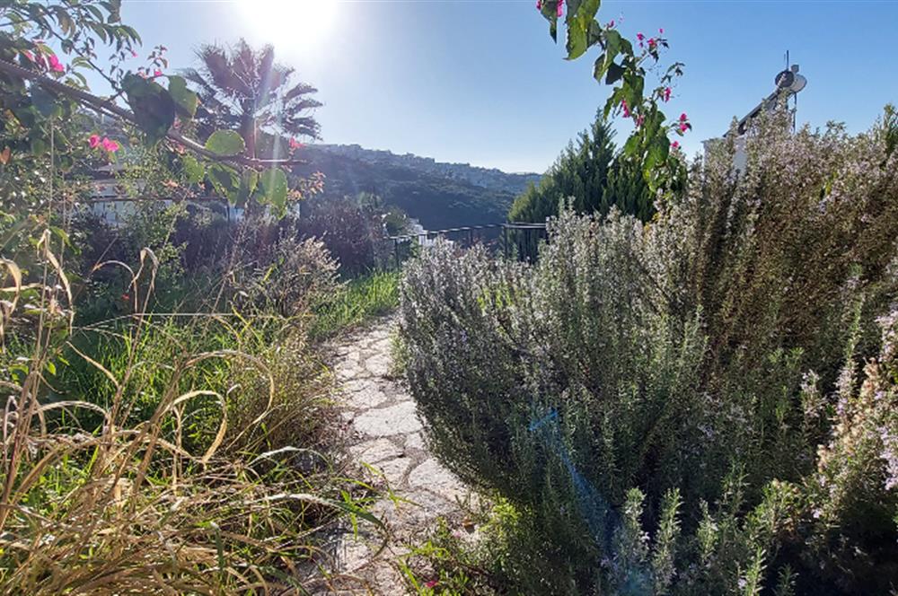 Bodrum-Adabükü özel plajlı,deniz manzaralı satılık üst dubleks daire