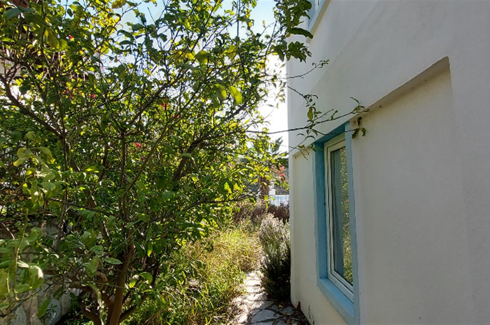 Bodrum-Adabükü özel plajlı,deniz manzaralı satılık üst dubleks daire