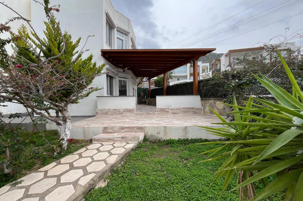 Bodrum Turgutreis'de Denize Sıfır Havuzlu Sitede Kiralık 3+1 Dubleks Daire