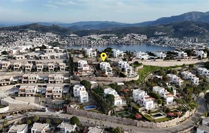BODRUM YALIKAVAK SEBA PRESTİJ SİTESİNDE DENİZ MANZARALI LÜKS VİLLA